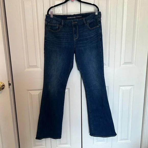 AE Curvy Kick Boot Jeans - Picture 3 of 7